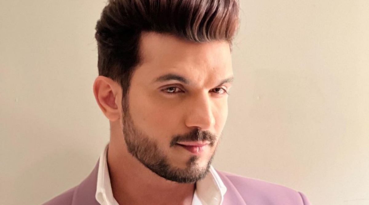 Arjun Bijlani recalls he sold his mother's gold jewellery to get his first  portfolio shoot: 'Didn't have any money' | Entertainment News,The Indian  Express