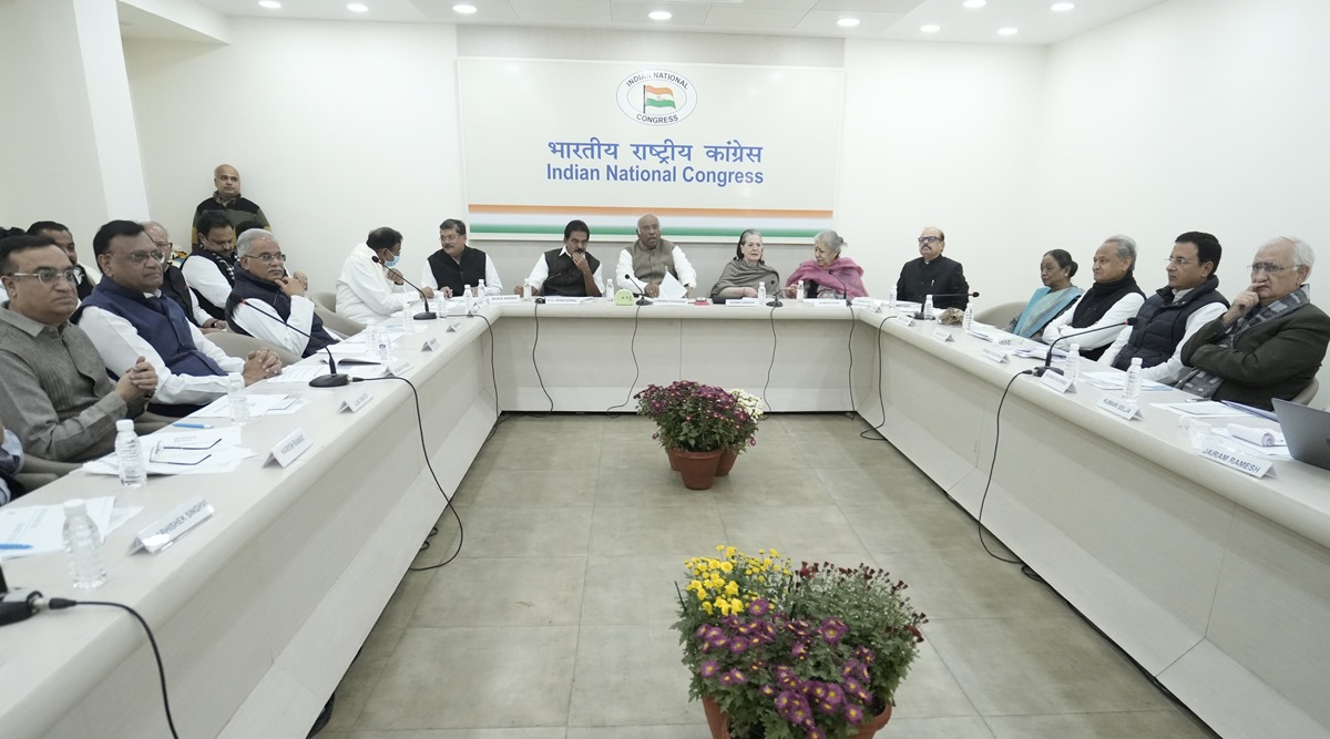 Congress President Mallikarjun Kharge with senior party leaders Sonia Gandhi, KC Venugopal, Ambika Soni and others during the party's Steering Committee meeting, at AICC HQ in New Delhi (PTI)