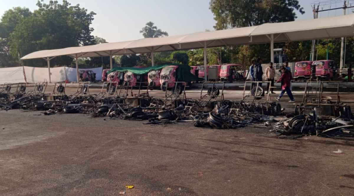 Fire Rickshaw Gujarat: 15 electric rickshaws catch fire at Statue of Unity parking ...