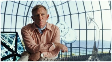 daniel craig glass onion