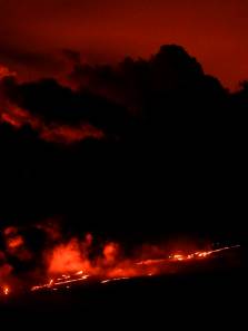 Hawaii: Lava from Mauna Loa volcano nears highway