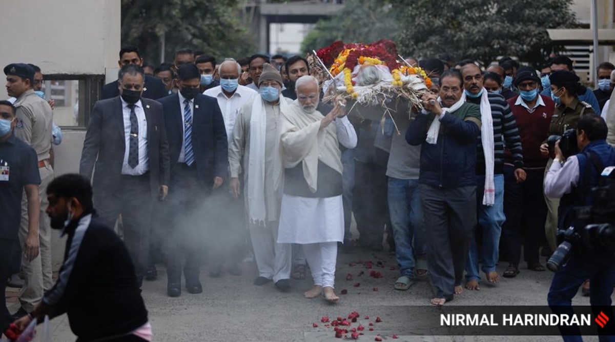 PM Modi’s Mother Hiraba Cremated In Gandhinagar; Condolences Pour In ...