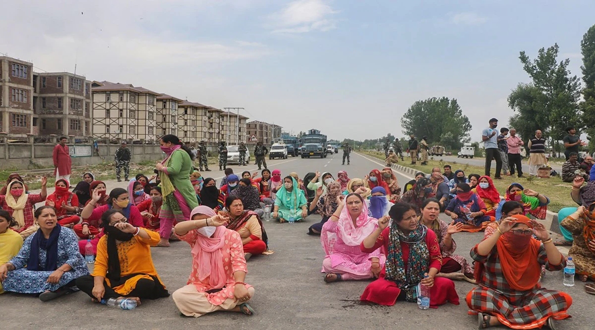 Kashmiri Pandit Girls In Sex - Three Kashmiri Pandits among 14 from minorities killed in J&K this year:  govt | India News - The Indian Express