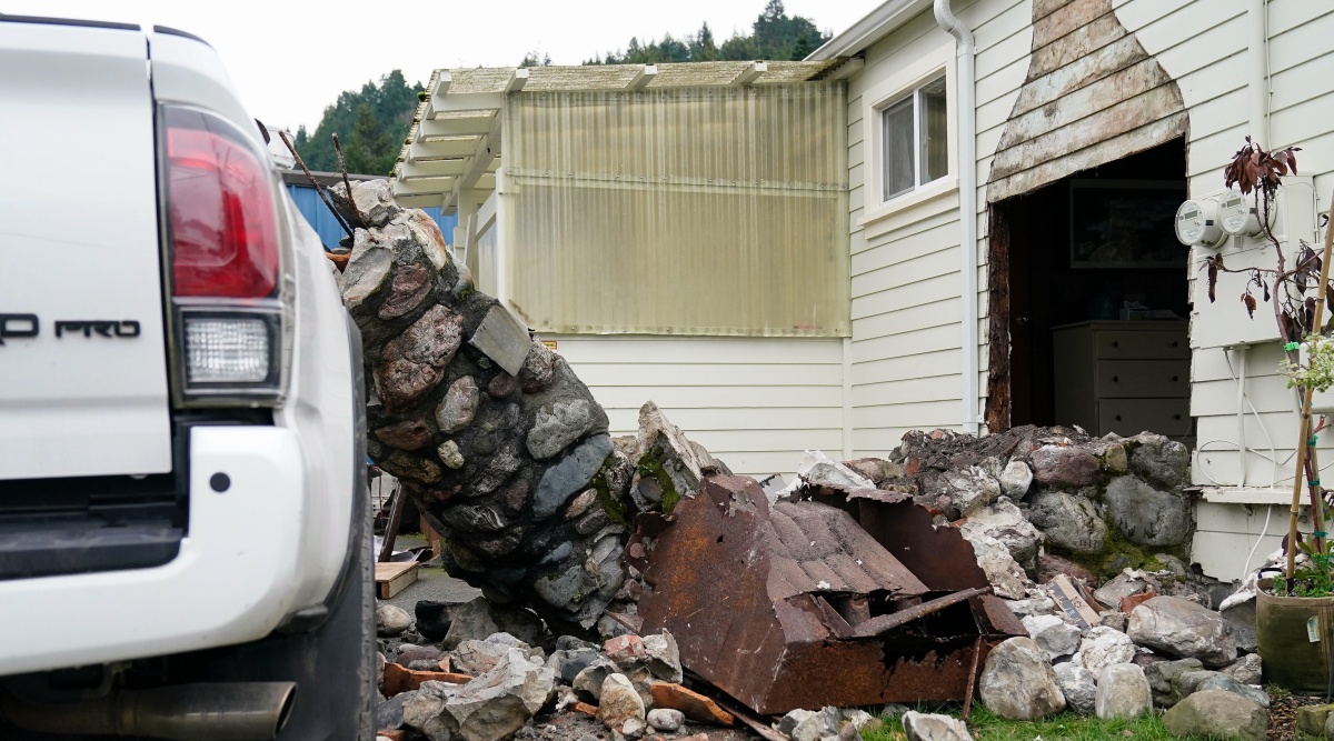 Violent Earthquake In North California Damages Homes, Disrupts Power ...