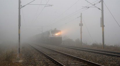 શીત લહેર (Cold wave)અને ગાઢ ધુમ્મસ(Dense fog) ના કારણે અનેક ટ્રેનો રદ કરવામાં આવી