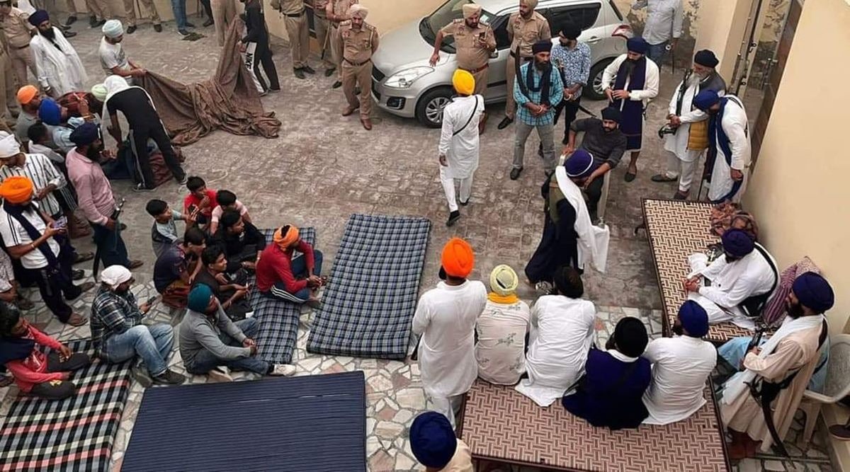 Members Of ‘Waris Punjab De’ Burn Chairs, Sofas At Jalandhar Gurdwara ...