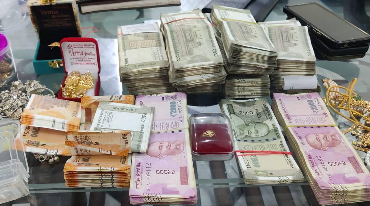 CBI arrests another officer of FCI, recovers Rs 20 lakh