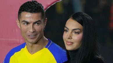 Cristiano Ronaldo's Girlfriend Georgina Rodriguez Flexes Feet in