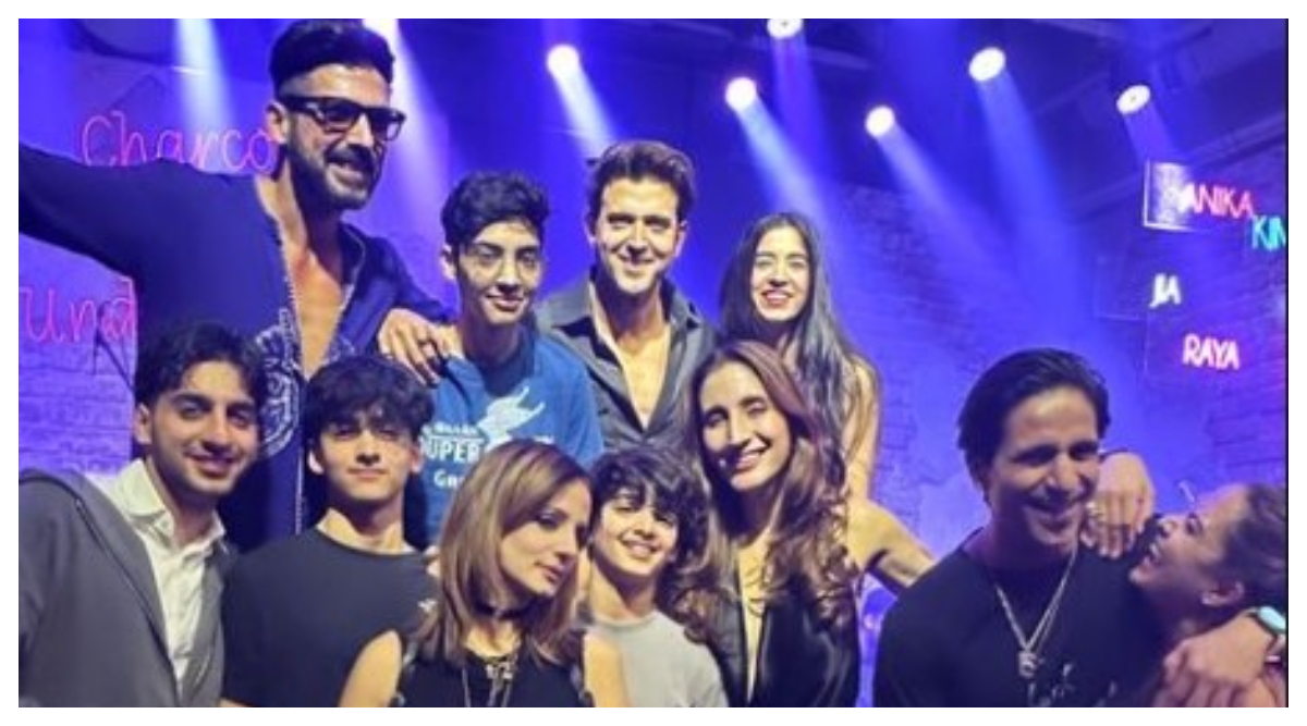 Hrithik Roshan hosts a musical evening, sons Hrehaan, Hridaan perform on-stage with Farhan Akhtars daughter Akira image