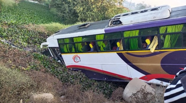 Bus veers off road in Baramati; 27 injured | Pune News - The Indian Express