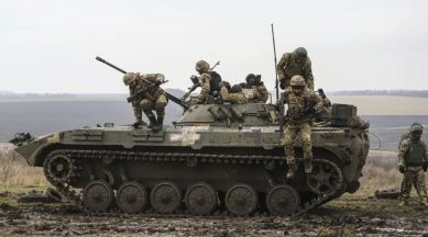 Ukrainian servicemen attend combat training in Zaporizhzhia region, Ukraine . (AP)