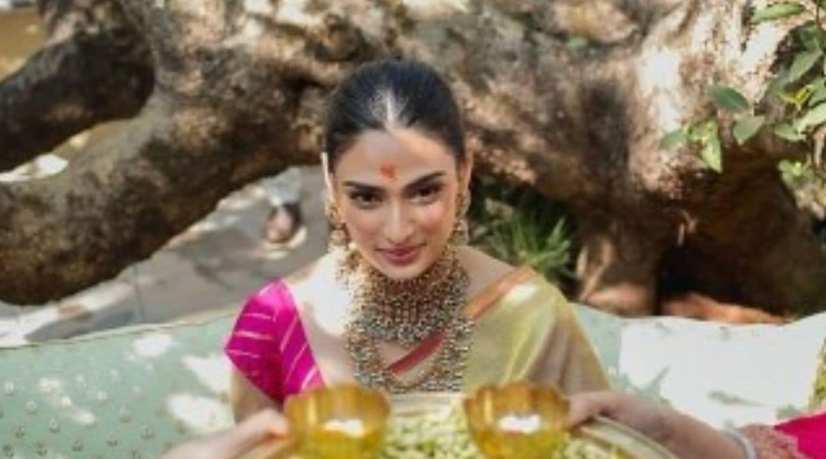 Athiya Shetty makes first public appearance post wedding with KL Rahul, responds to paps who congratulate her. See video