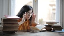 World Hindi Day 2023, upsc hindi medium students, hindi medium students struggle,
