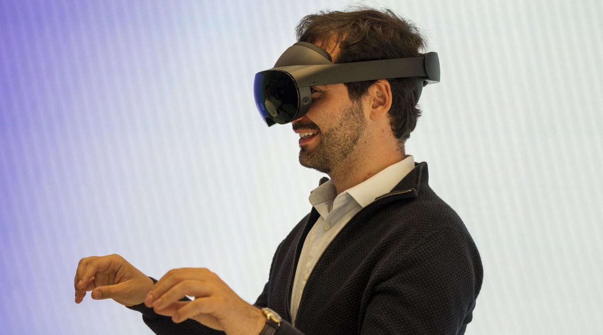 Meta Quest Pro (Image credit: Bloomberg)