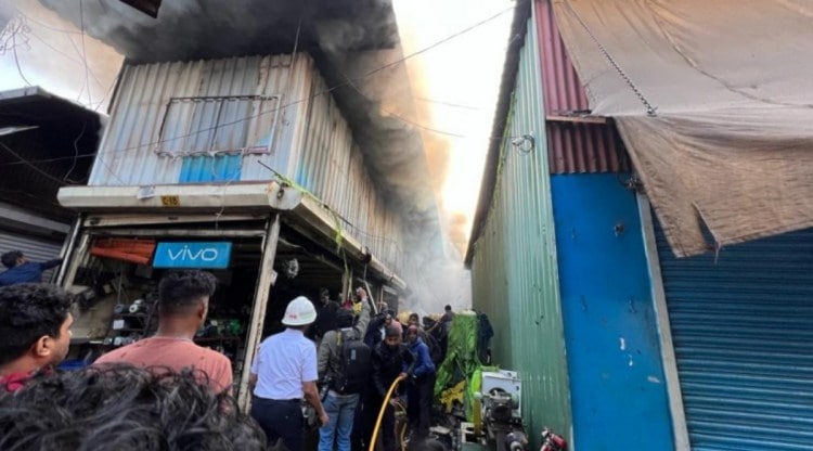 No casualties were reported. Attempts were being made to ascertain the cause of the fire. (Express Photo by Arul Horizon)