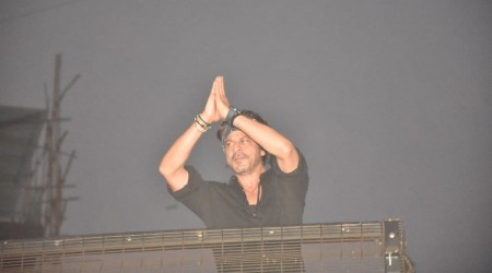 Shah Rukh Khan greets fans for the first time post-Pathaan success, see p...