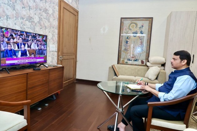 Fadnavis watching budget speech 2023