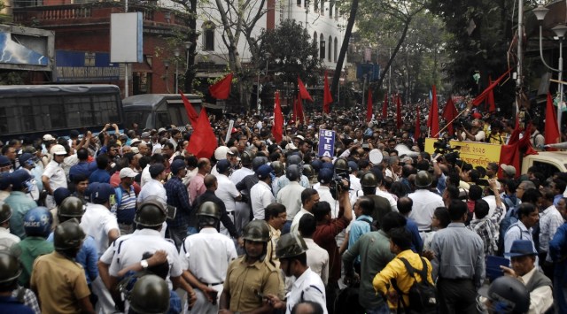 Seeking DA hike, West Bengal govt employees march to Assembly | Kolkata ...