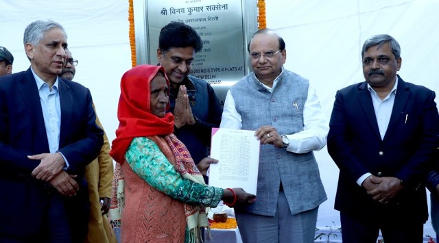 Lieutenant Governor Vinai Kumar Saxena hands over allotment of 200 government flats to sanitation workers of NDMC (Twitter/LtGovDelhi)