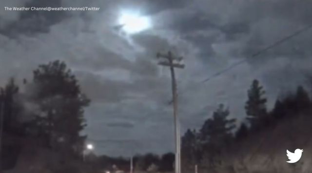 Watch: Green meteor streaks through night sky in the US, video ...