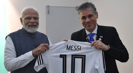 Pablo Gonzalez, President of YPF from Argentina, gifts Prime Minister Narendra Modi a Lionel Messi football jersey on the sidelines of the India Energy Week in Bengaluru. (Source: ANI)