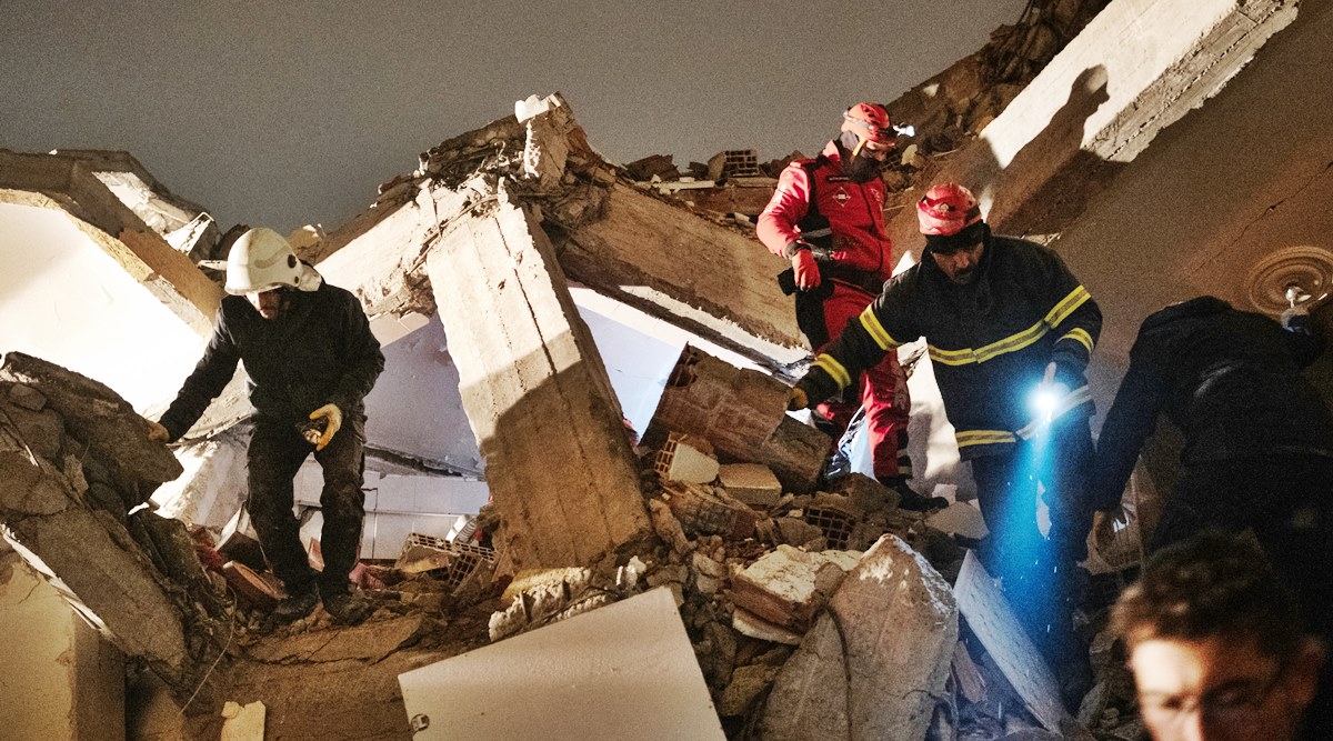 Rescue workers atop the rubble of a collapsed building Malatya, Turkey, on Monday night, Feb. 6, 2023. (Emin Ozmen/The New York Times)