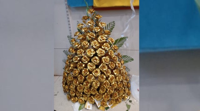 The bouquet has 151 gold foil roses and is 3.5 feet tall and 2 feet wide. (Express Photo)