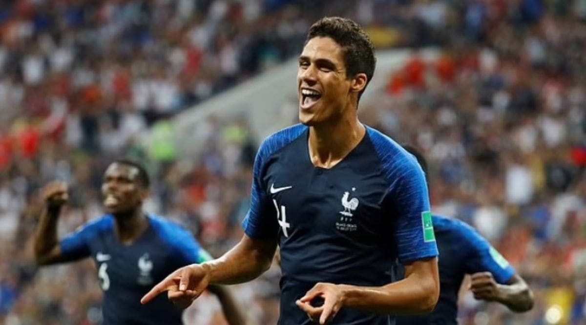 Le défenseur français Varane prend sa retraite du football international