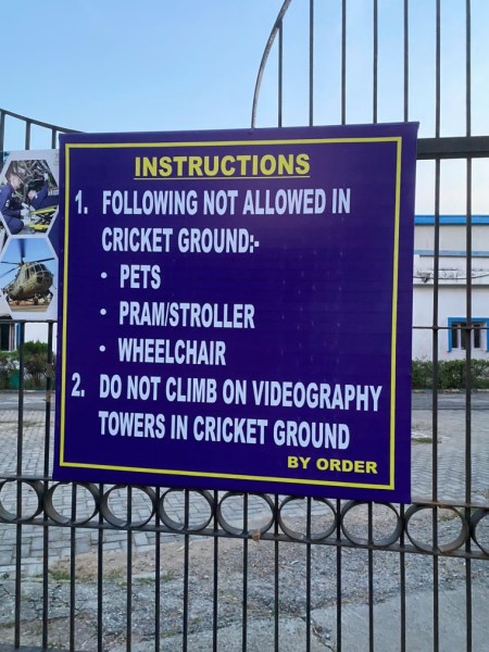 Delhi Palam bars pets signboard
