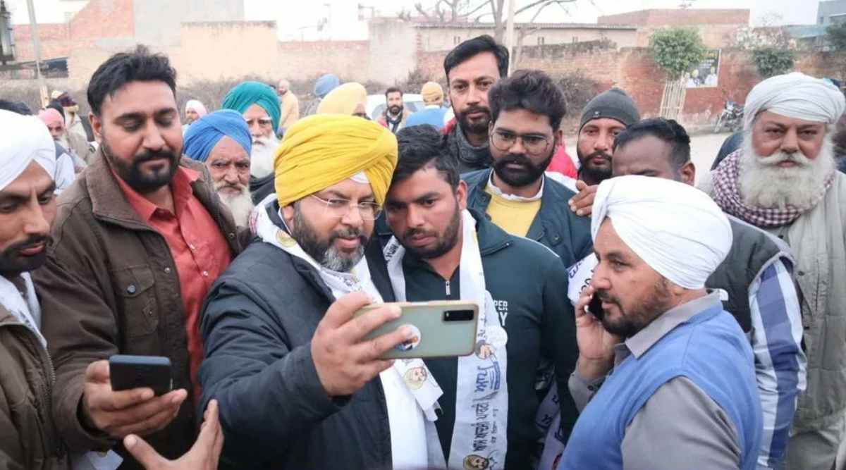 MLA Amit Rattan Kotfatta (in yellow turban). (Photo: Twitter@AmitKotfatta)