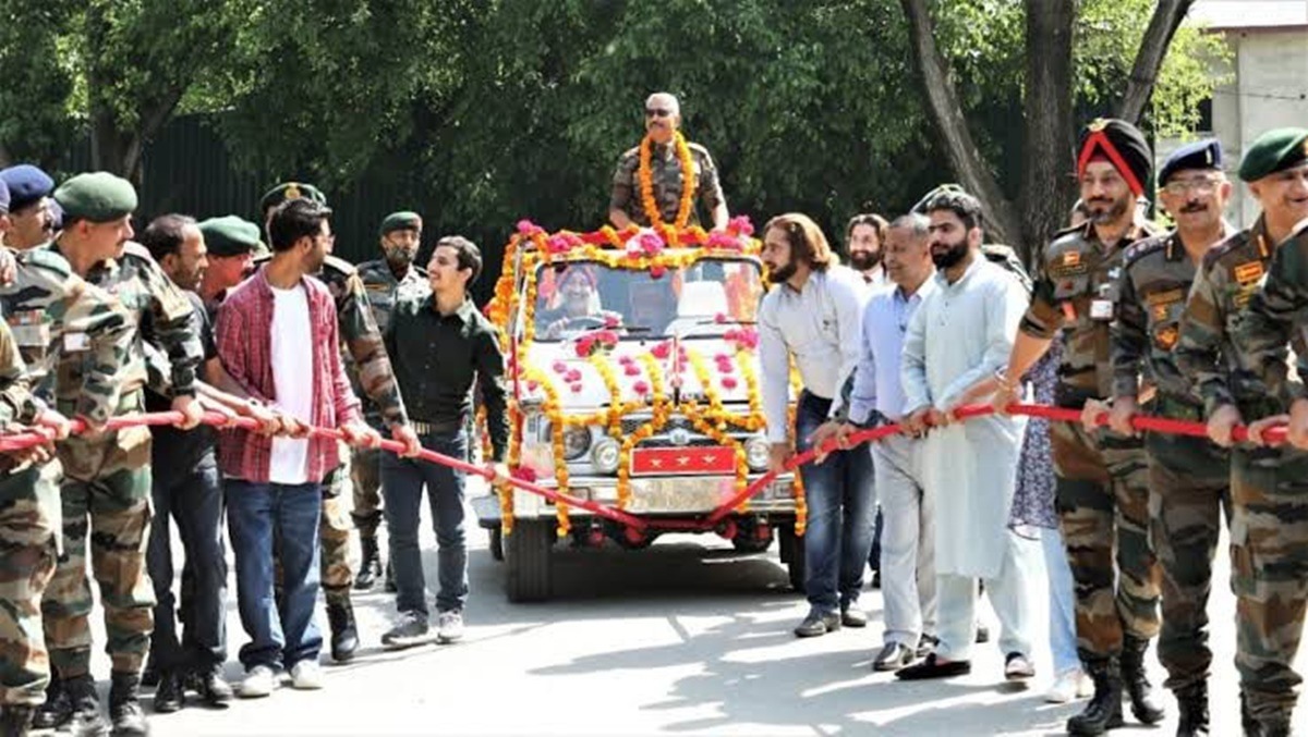 Pulling out ceremony of a Lt General who was posted out from his command. (Express Photo ) 