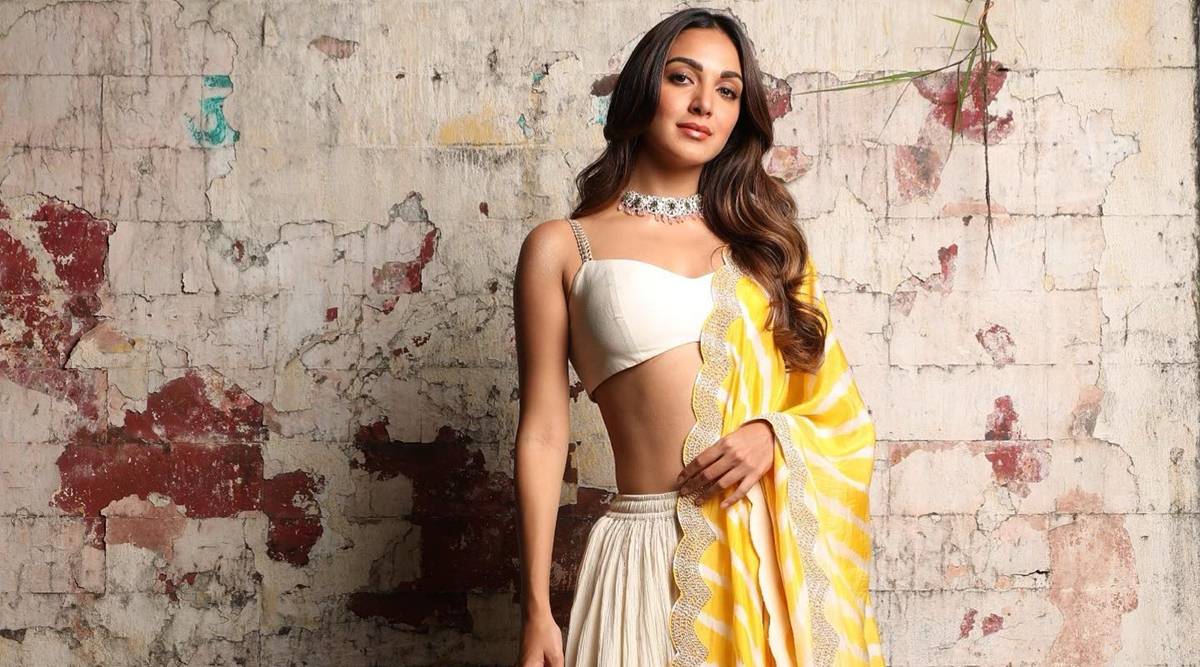 Buy Kiara Advani in Georgette Printed Saree With Silk Unstitched Blouse,  Sari, Saree. Sabyasaachi Georgette Sari Online in India - Etsy