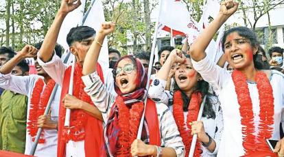 SFI protests at Calcutta varsity, demands student union elections | Kolkata News - The Indian Express