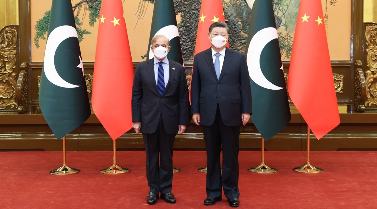 File photo of Pakistan Prime Minister Shehbaz Sharif with Chinese President Xi Jinping. (Twitter/@SpokespersonCHN)