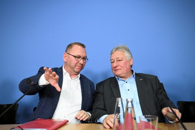 ver.di and EVG unions hold news conference about wage talks