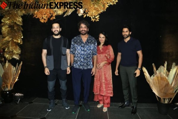 রাম চরণের জন্মদিনের অনুষ্ঠানে পরিবারের সঙ্গে নাগার্জুন