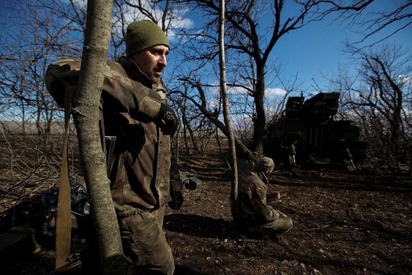 Ukrainian soldiers, nearly encircled, push Russians back | World News ...