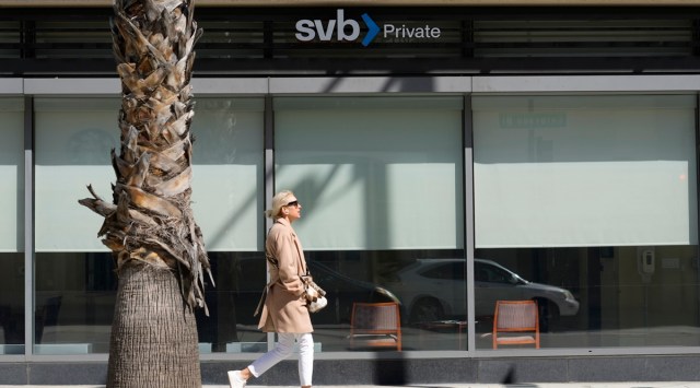 Fed official tells Congress many to blame for Silicon Valley Bank ...