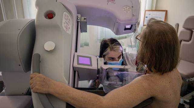A patient gets a mammogram at Bács-Kiskun County Hospital in Kecskemét, Hungary, Feb. 20, 2023. Hungary has become a major testing ground for AI software to spot cancer, as doctors debate whether the technology will replace them in medical jobs. (Akos Stiller/The New York Times)