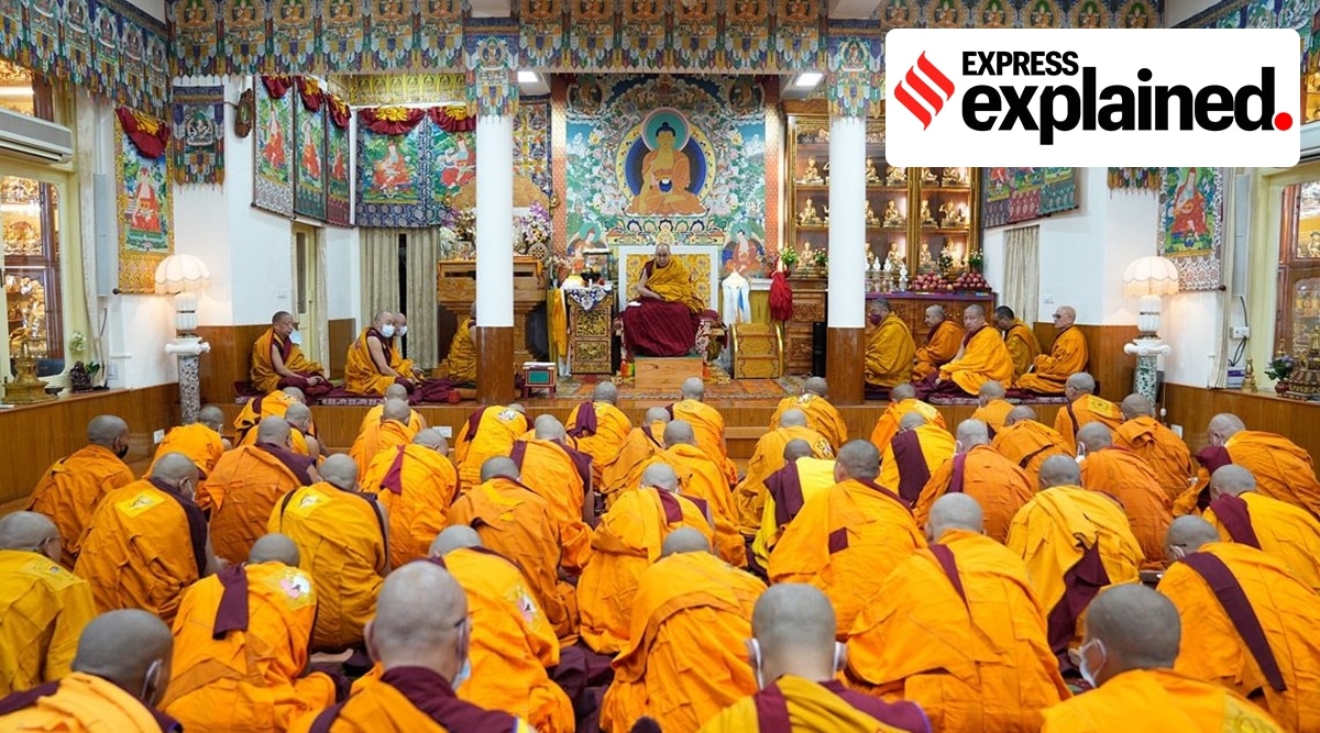 Dalai Lama ordaining young monks