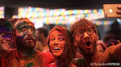 Smartphones for Holi | Water resistant smartphones | Can I use my phone during Holi