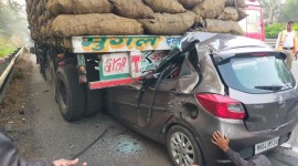 3 dead as ‘speeding’ car rams into truck parked on Mumbai-Pune Expressway