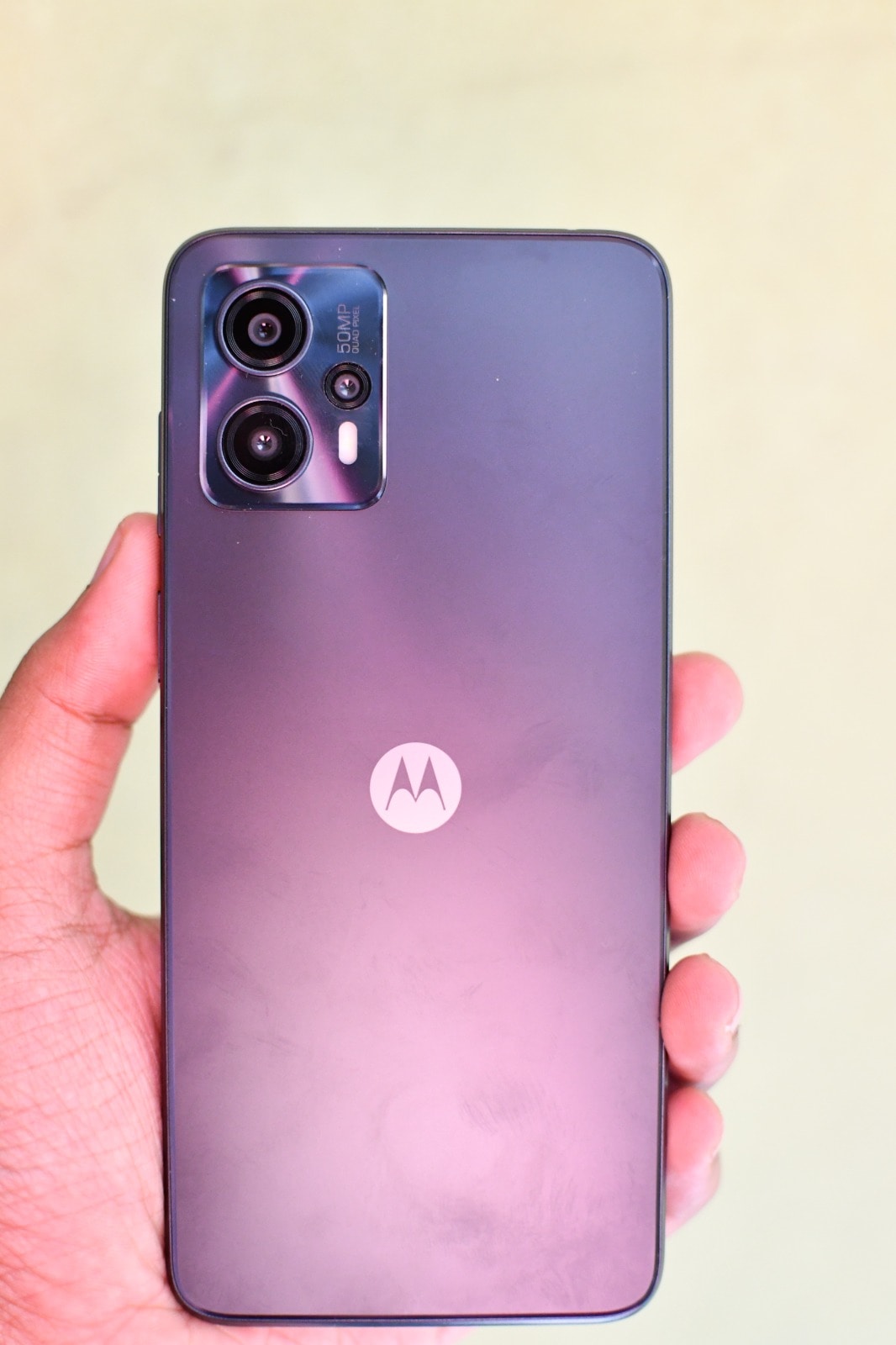 Motorola moto g13 パープル moto g13」レビュー！美しいボディと必要