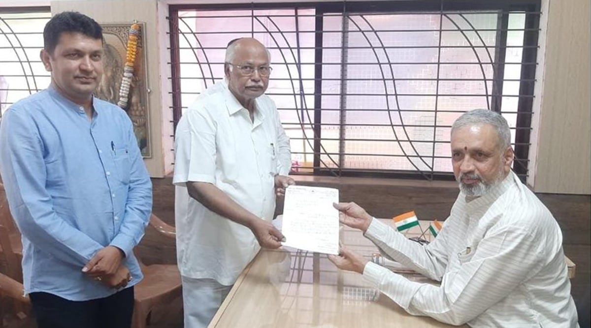 Karnataka MLAs resign