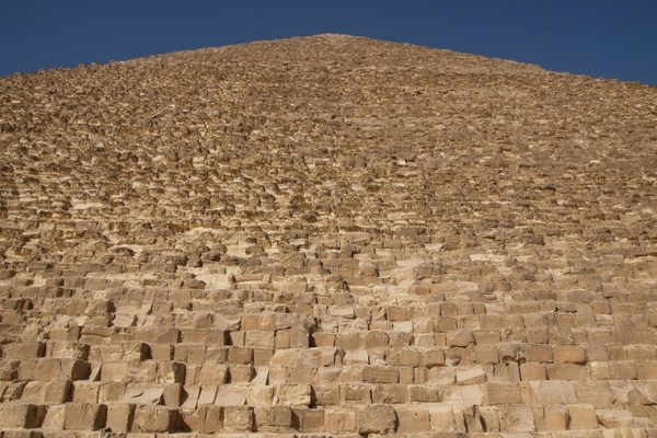 Vista laterale della Grande Piramide