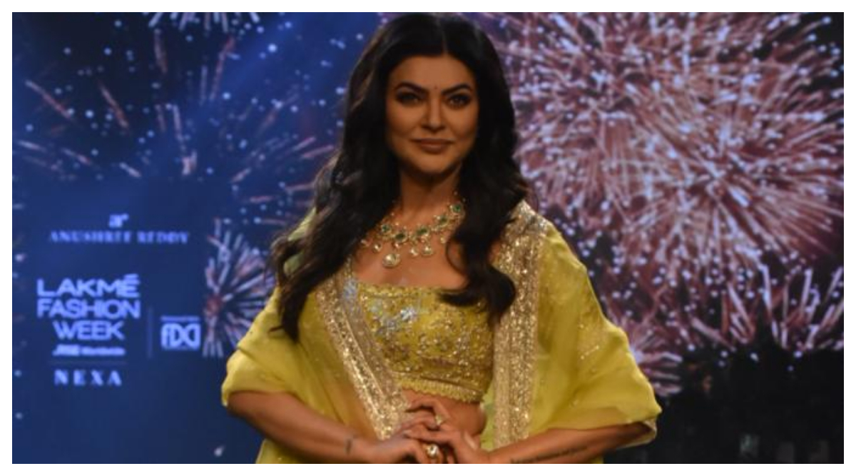 Susmita Sen Xxx Video - Days after recovering from heart attack, Sushmita Sen walks the ramp in  style, fans 'salute' her positive energy | Bollywood News, The Indian  Express