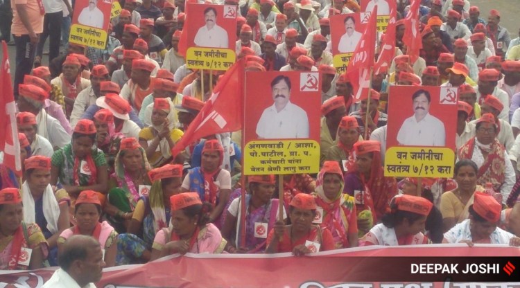 Farmers March in Maharashtra: Hundreds of farmers, led by the All India Kisan Sabha (AIKS), resumed their 200-km march from Nashik to Mumbai seeking remunerative prices for their farm produce, on Tuesday.