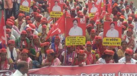 march of farmers and adivasis to Mumbai