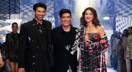 Ananya Panday and Aditya Roy Kapur pose with Manish Malhotra at the LFW finale. (Photo: Lakme Fashion Week/Instagram)