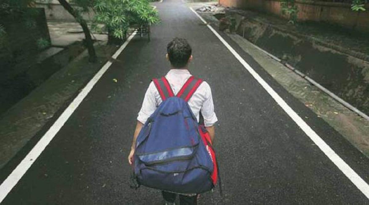 Delivery executive roles get highest salaries for freshers in blue and